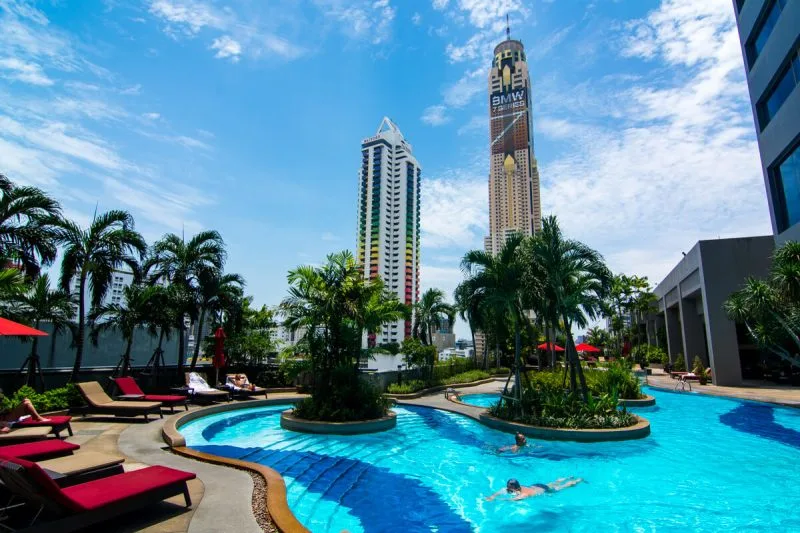 The pool of the Amari Watergate Hotel