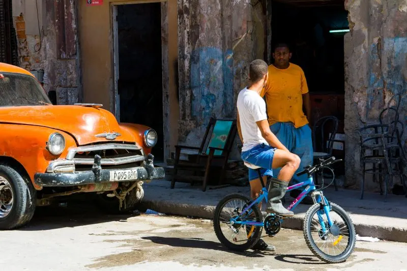 Street life in Cuba, what a unique country to people watch