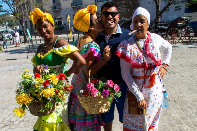 The Man of Wonders getting to know the Cuban ladies